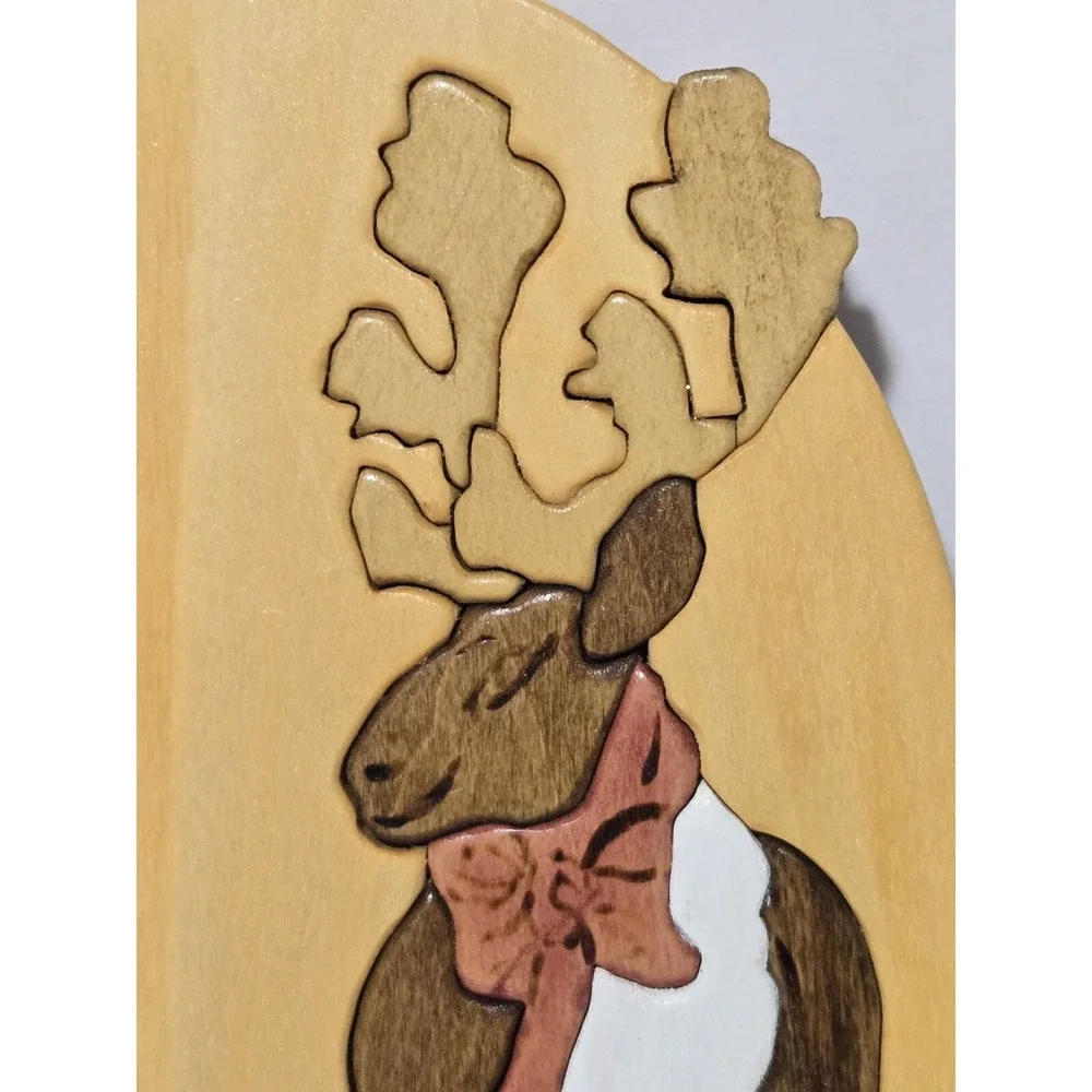 VINTAGE Wood Art Oval Christmas Reindeer Holly‎ Hobbie Handmade Signed Decor